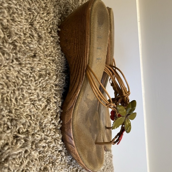 ELLE partial wedge heel floral sandal - Picture 5 of 5